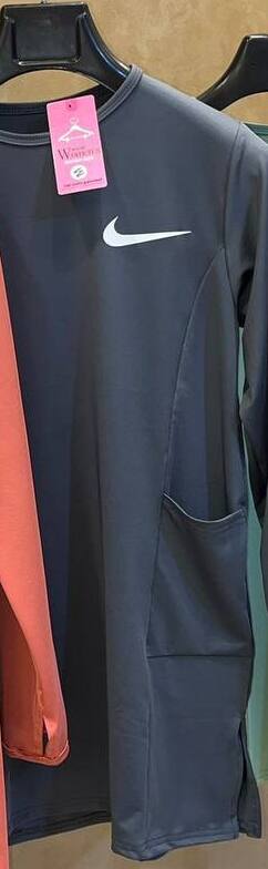 تيشيرت رياضي بأكمام طويلة بتقنية دراي فيت مع جيوب جانبية - 4 ألوان