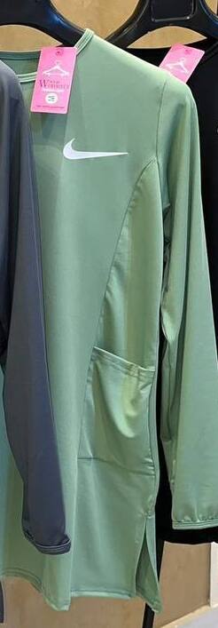 تيشيرت رياضي بأكمام طويلة بتقنية دراي فيت مع جيوب جانبية - 4 ألوان